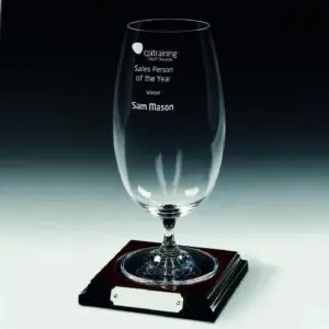 680ml Beer Glass On Wood Stand
